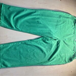 Vibrant Green Cropped Leggings